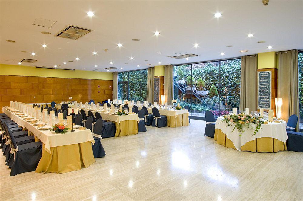 Hotel Ciudad De Valladolid Restoran gambar